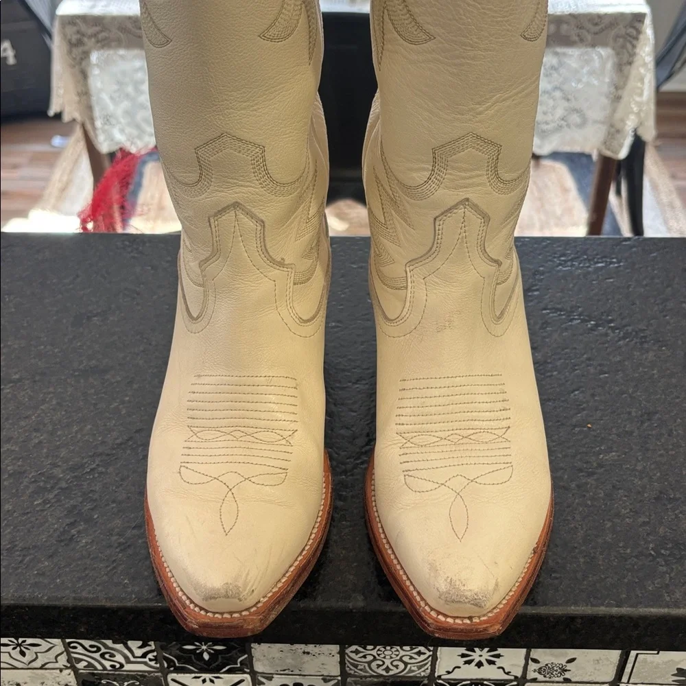 Tecova’s The Annie Cowgirl Boot in bone/cream. Fit like 8. New 345. Box included - Picture 6 of 10